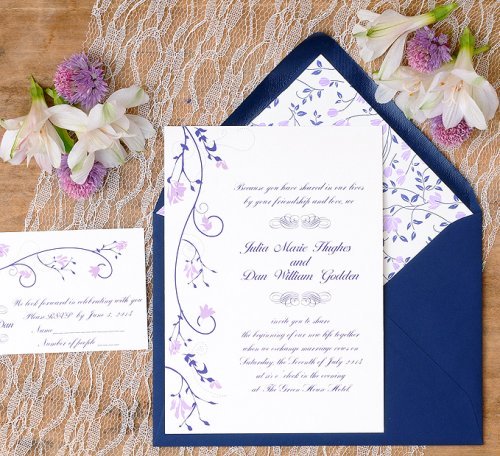 sobres impresos para invitaciones de boda sobre azul